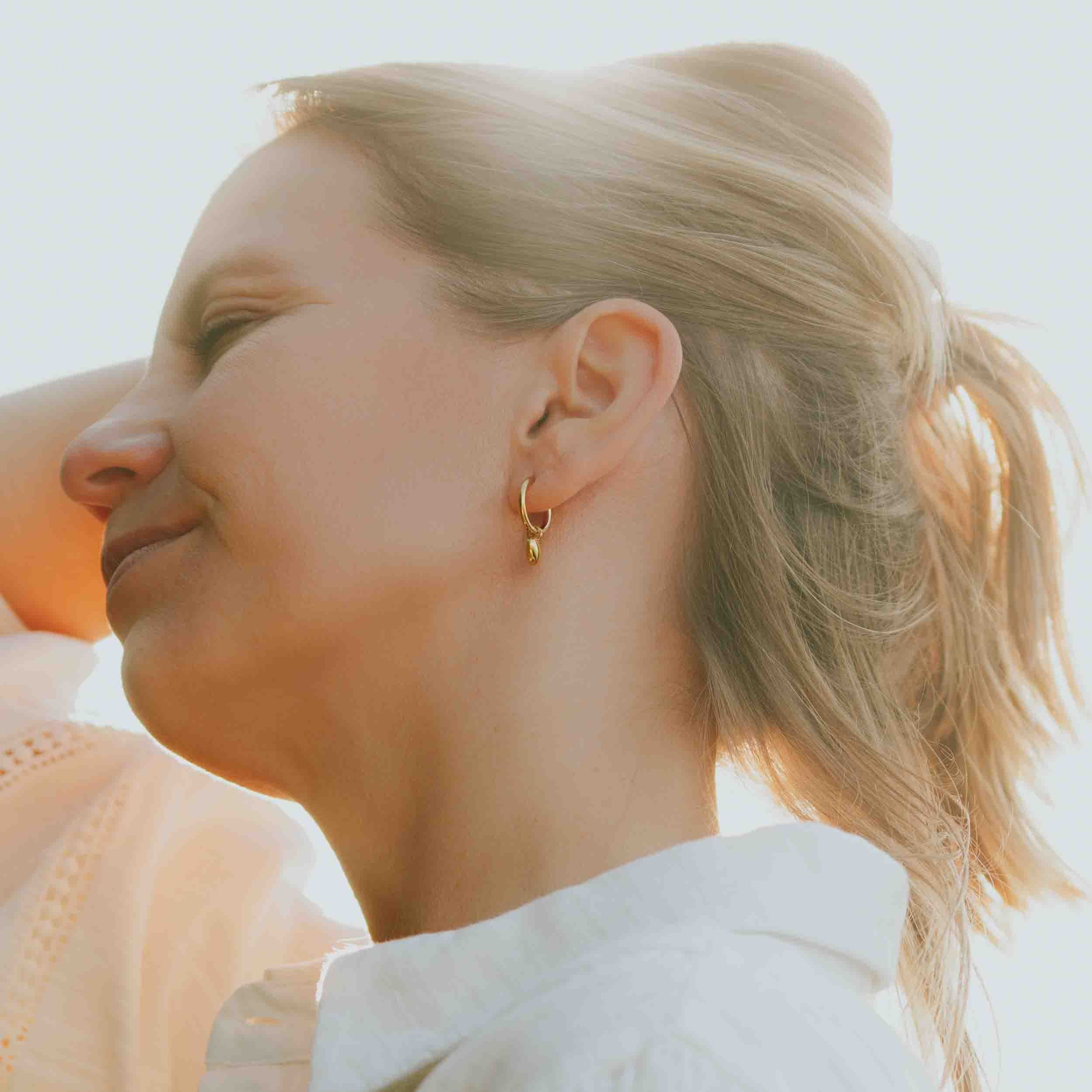 Love - Korvakorut - Maya Helie