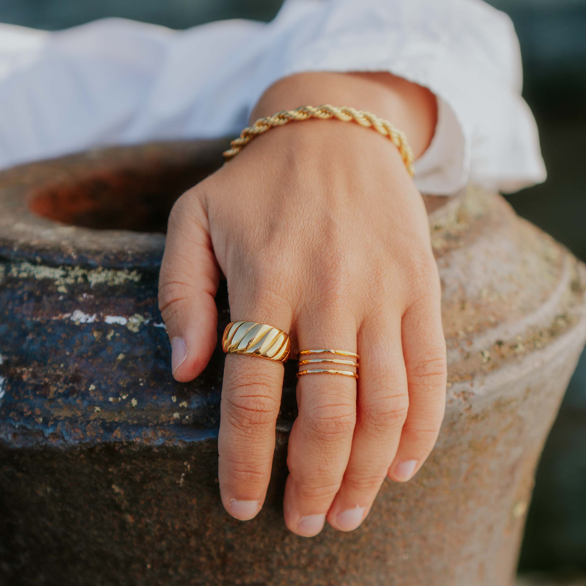 Ava - Sormus - Maya Helie